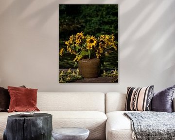 Nazomerse zonnebloemen in vaas van Captured Created by Cathleen