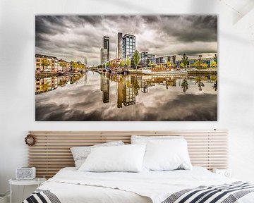 Skyline Leeuwarden met wolkenlucht van Harrie Muis