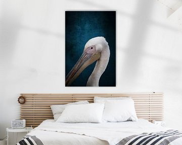 Majestueuze Pelikaan Tegen Hemels blauw van Femke Ketelaar