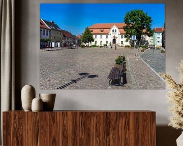 Blick auf die Altstadt von Nienburg mit Rathaus an der Saale, Salzlandkreis in Sachsen-Anhalt, Deutschland