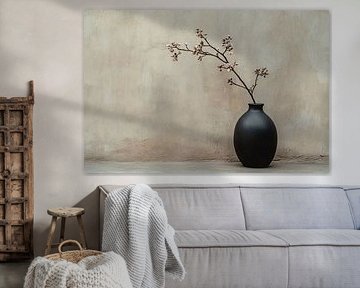 Vase noir avec branches