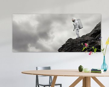 Astronaut op ruige rotsen - maanlandschap van Poster Art Shop