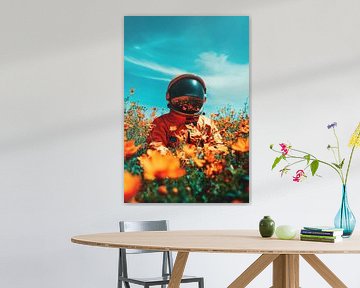 Astronaut in bloeiende bloemenvelden van Poster Art Shop
