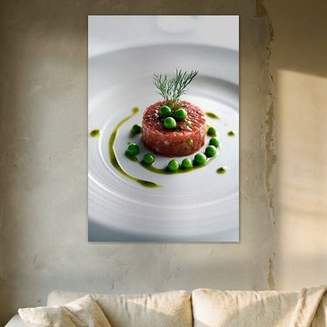 Assiette gourmande au tartare de bœuf et petits pois sur Poster Art Shop