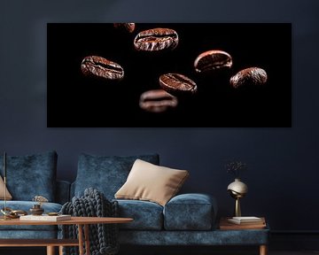 Grains de café en vol - Fond sombre sur Poster Art Shop
