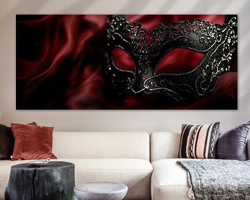 Masque noir sur velours rouge sur Poster Art Shop