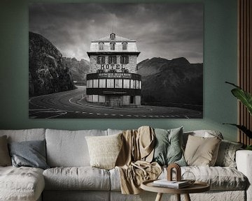 Verlaten hotel | Zwartwit fotografie | Zwiterland van Laura Dijkslag