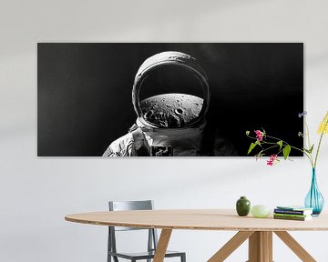 Astronautenhelm met maanzicht - zwart en wit van Poster Art Shop