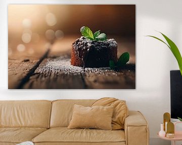 Schokoladenkuchen mit Minze auf Holzplatte von Poster Art Shop