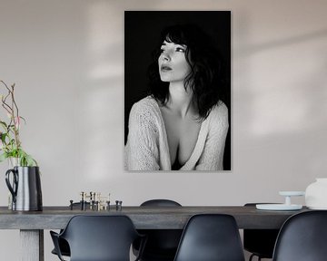 Zwart-wit portret van een vrouw - Sierlijk van Poster Art Shop