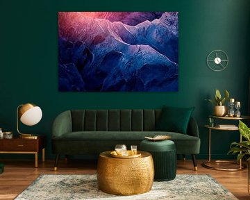 Berge in lila und blau – Abstrakt von Poster Art Shop