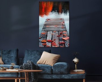 Holzsteg im Herbst – Spiegelung im Wasser von Poster Art Shop