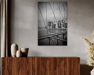 NYC uitzicht vanaf de Brooklyn Bridge | Monochroom van Melanie Viola
