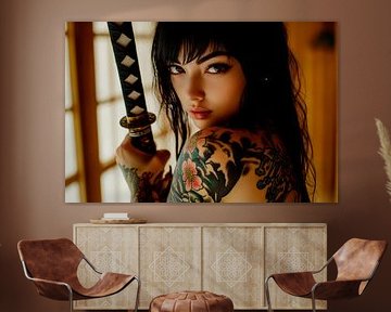 Femme tatouée avec une épée - Créatif sur Poster Art Shop