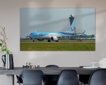 TUI Boeing 737 Max 8 vertrekt vanaf de Polderbaan. van Jaap van den Berg
