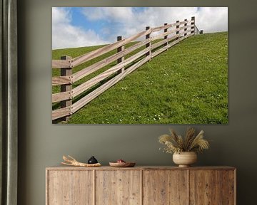 Wooden fence on a dyke von Tonko Oosterink