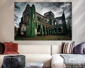 Verlaten kathedraal in natuur van Imperial Art House