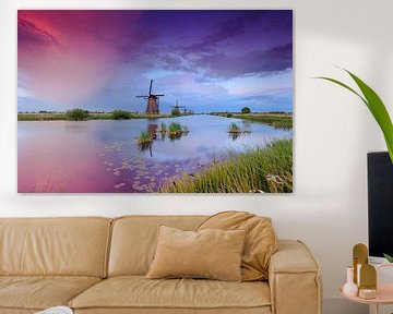 sfeervolle Hollandse wolkenlucht bij de molens van Kinderdijk van gaps photography
