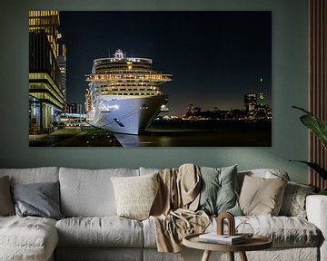 De MSC Preziosa in Rotterdam van Alex Hoeksema