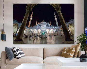 De blauwe moskee in Istanbul by Roy Poots