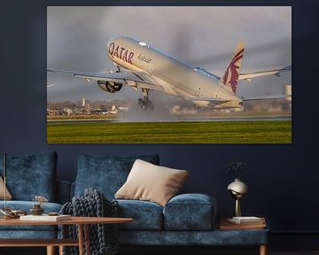 Take-off Qatar Airways Boeing 777-300. van Jaap van den Berg