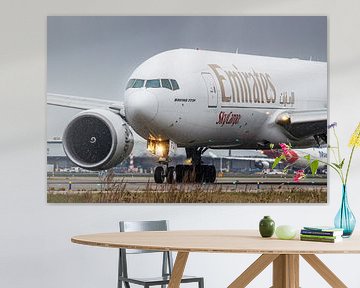 Emirates Cargo Boeing 777F op weg naar de landingsbaan van Maxwell Pels