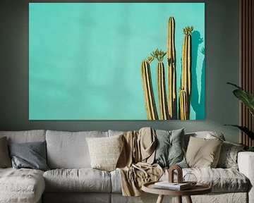 Kaktus vor Türkis – Minimalistisch von Poster Art Shop