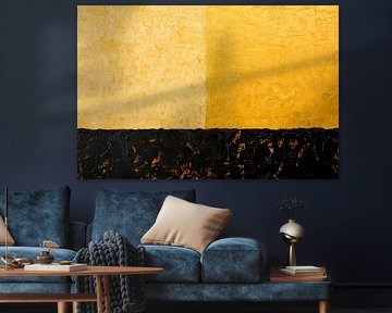 Goldene Textur mit Schwarz – Abstrakt von Poster Art Shop