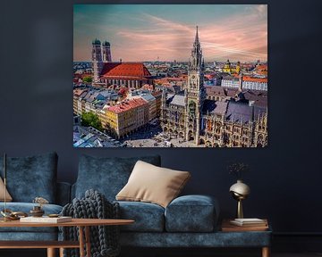Panorama skyline van de stad München met stadhuis en Frauenkirche in Beieren