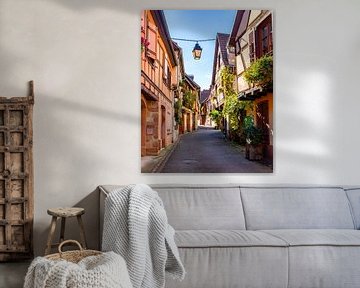 Straatje in Ribeauvillé, Elzas, Frankrijk van Adelheid Smitt