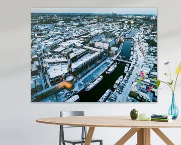 Zwolle besneeuwde Thorbeckegracht tijdens een koude winterochtend van Sjoerd van der Wal Fotografie