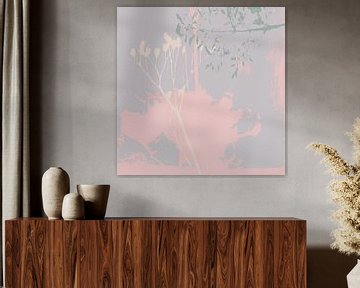 Lila, roze, witte en groene bloemen. van Dina Dankers