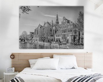 Oudezijds Voorburgwal met de oude kerk als pentekening weergegeven. van Robert Jan Smit