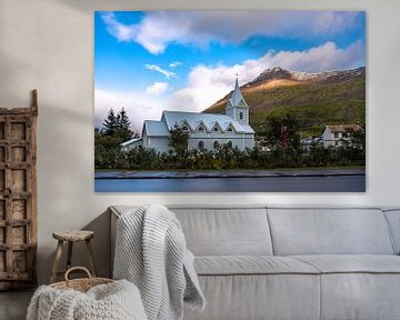 Blauwe kerk in Seydisfjardarkirkja in Seydisfjordur in IJsland van Thilo Wagner