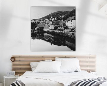 Monochroom uitzicht Lods Dorp, Frankrijk van Imladris Images