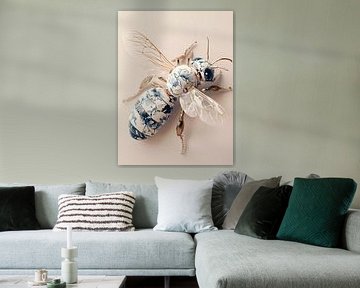 Abeille en porcelaine sur haroulita