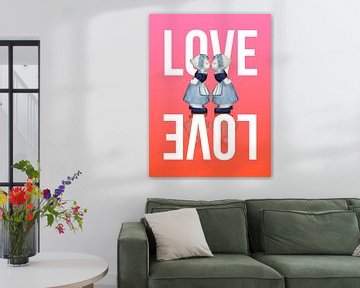 LOVE - Delft blue kissing couple. Ladies on pink background by Mijke Konijn