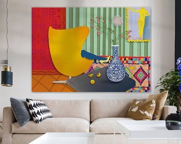 Vrouw in gele Egg chair van Angela Peters