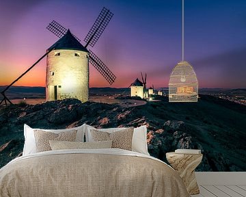 Zonsondergang boven de windmolens van Consuegra - Spanje