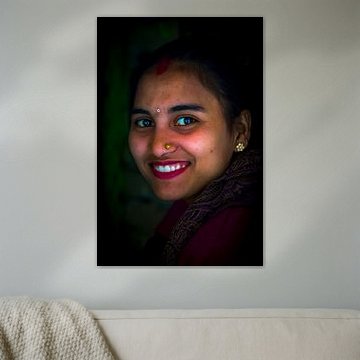 Lächelnde nepalesische Verkäuferin