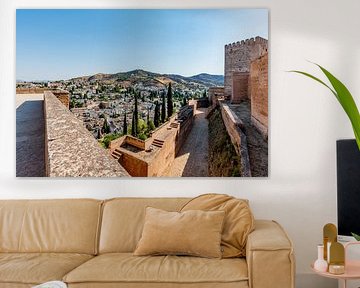 Panorama von Granada mit Alhambra-Turm von Joke Van Eeghem