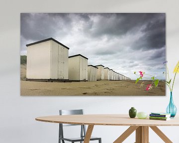 Strandhuisjes aan de Zeeuwse kust. van Peter van der Waard