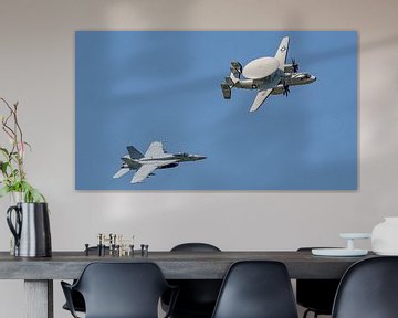 U.S. Navy E-2D Hawkeye en F/A-18 Super Hornet. van Jaap van den Berg