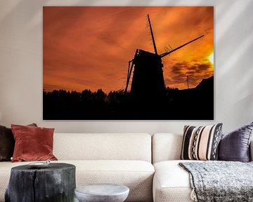 Verfallende Mühle fotografiert in goldener Stunde