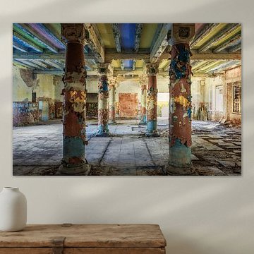 Allemagne - héritage dans une caserne militaire - jeu de couleurs de la peinture écaillée