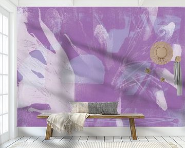 Abstrakte organische Formen in Violett, Flieder und Weiß - Moderne minimalistische Kunst von Dina Dankers