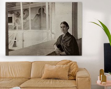 Guillermo Kahlo, Frida at the Detroit Art Institute, Michigan, 1932 by Atelier Liesjes
