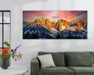 Panorama alpengloren bij de Wilder Kaiser Astbergsee, Going, Tirol, Oostenrijk in de ochtend van Animaflora PicsStock