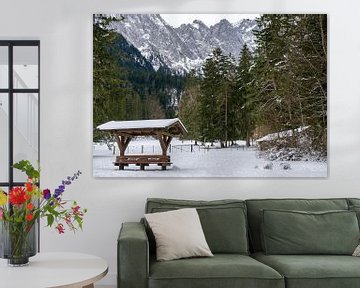 Houten hut in de bergen op de Zugspitze in de Alpen van Animaflora PicsStock