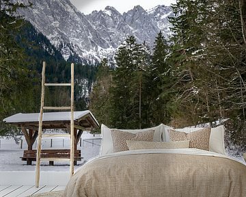 Houten hut in de bergen op de Zugspitze in de Alpen van Animaflora PicsStock